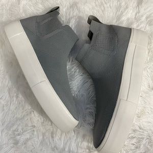 Women’s shoes size 9